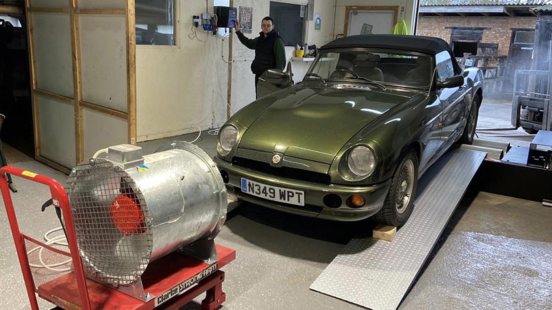 Rolling-road-performance-classic-cars-02 Rolling Road for Performance and Classic Cars